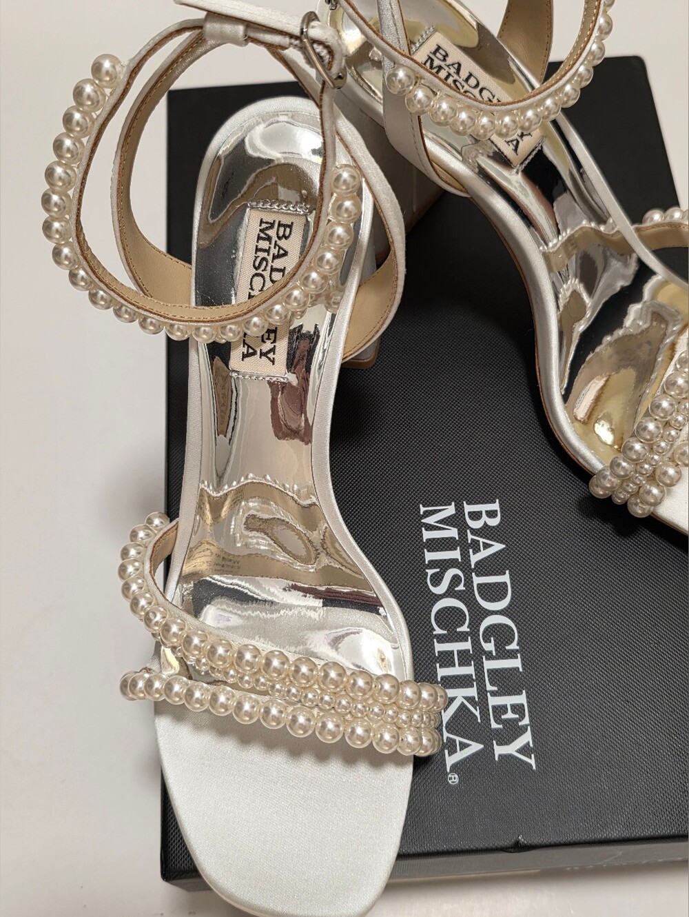 6.5 Badgley Mischka Feisty Soft White Satin Pearl Bridal Heels New